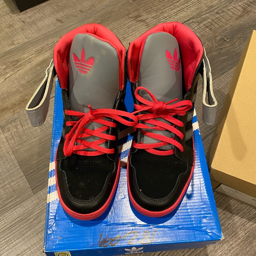 Adidas Sneakers
